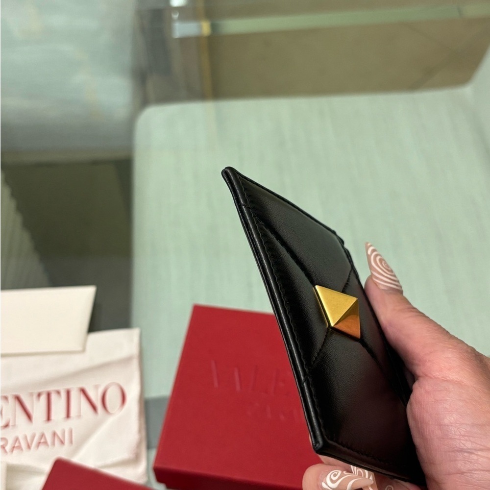 Authentic Valentino Garavani Nappa Roman Black Card Holder with Gold Detail - Picture 8 of 8